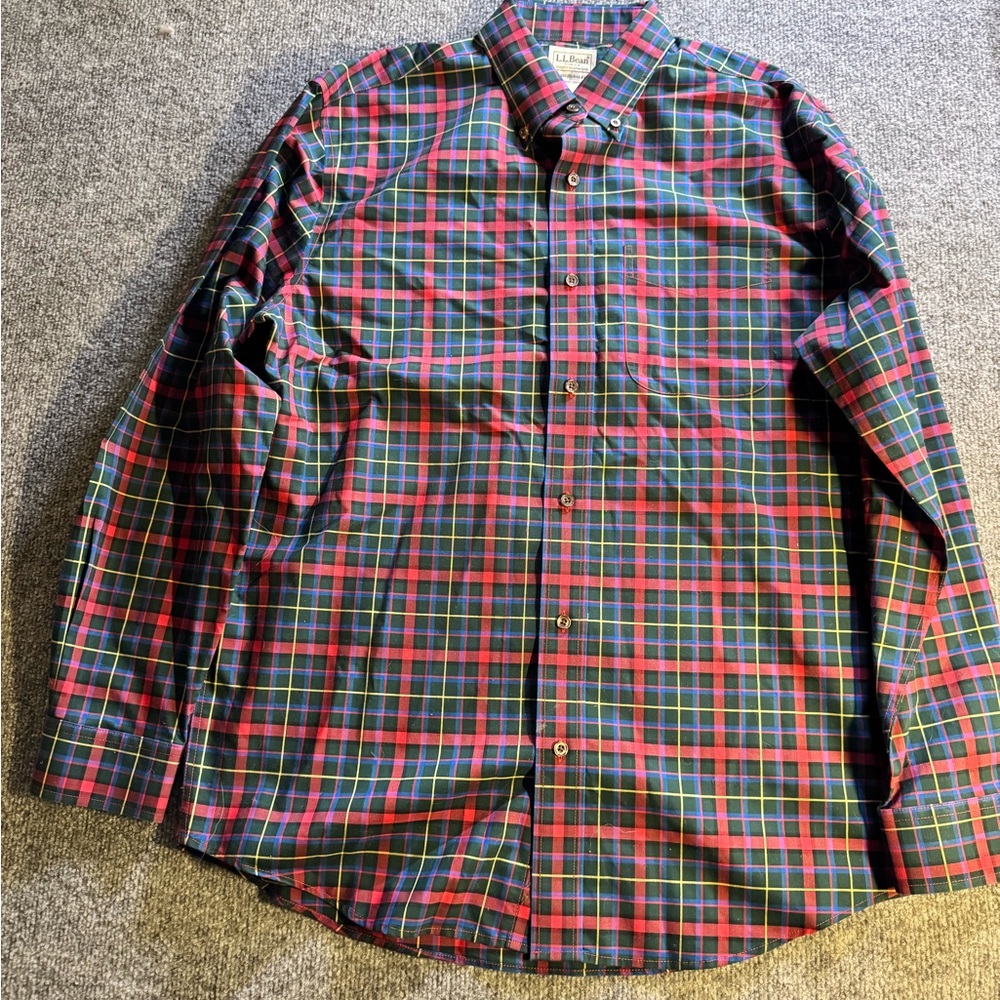 LL Bean Shirt Men's Medium Green & Red Plaid  Traditional Fit Outdoor Pocket M
